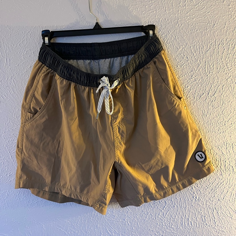 Vuori men’s shorts size medium like new condition